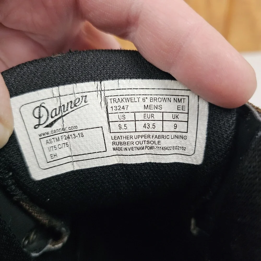 Danner Mens Sz 9.5 EE Trakwelt 6